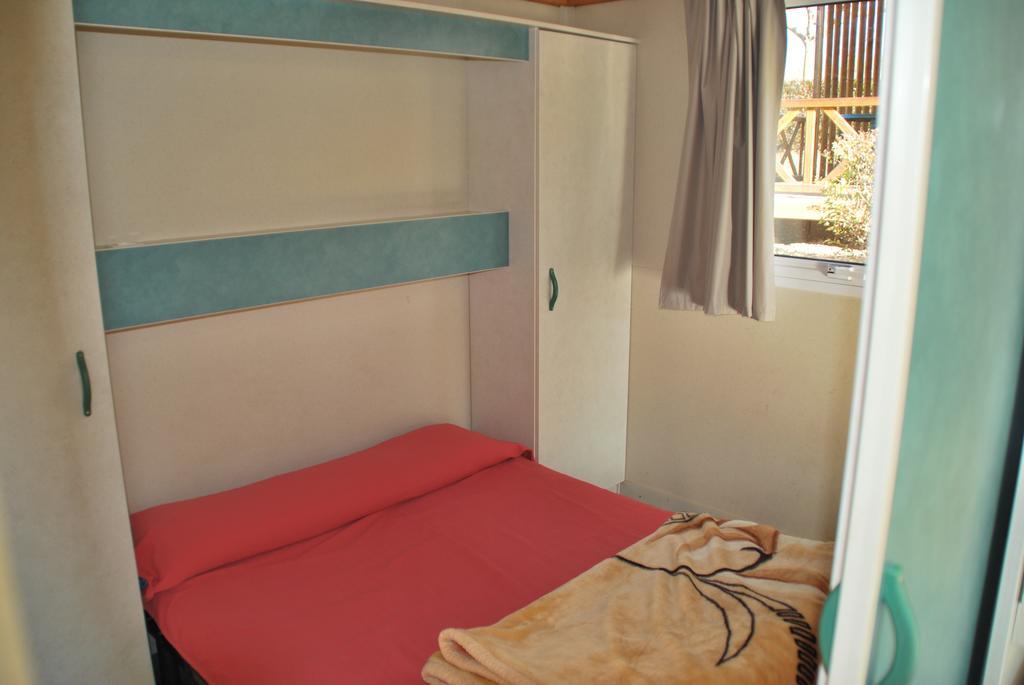 Montsant Park Camping & Bungalow Ulldemolins Quarto foto